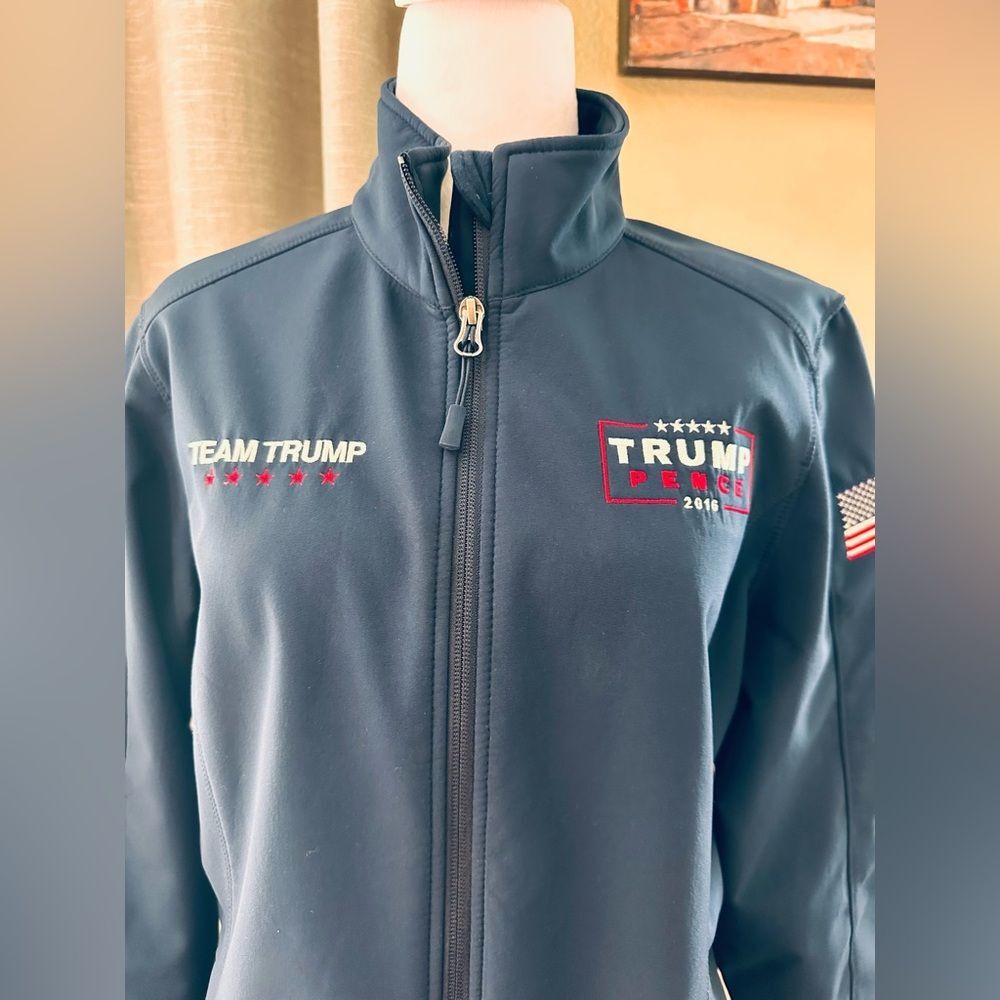 Rare Find! Official 2016 Trump - Pence Team Jacket